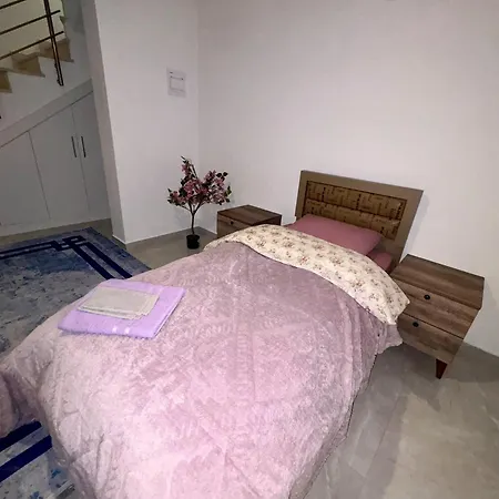 Apartamento Lapta Purple 2 Bedroom *