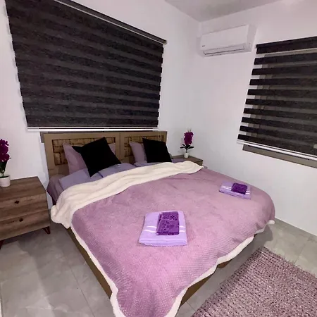 Apartamento Lapta Purple 2 Bedroom *