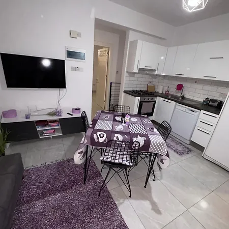 Apartamento Lapta Purple 2 Bedroom